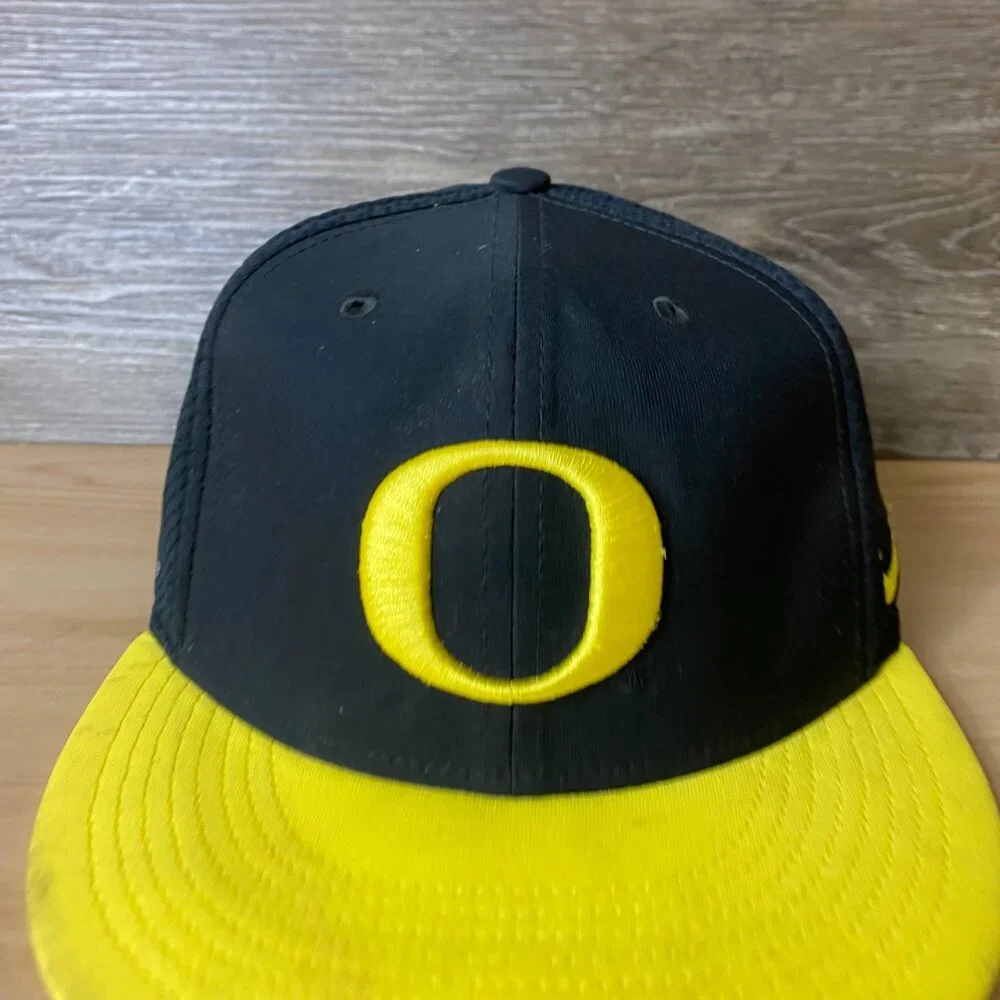 Oregon Ducks Hat Cap Strap Back Black Yellow Nike Dri‎ Fit Adjustable